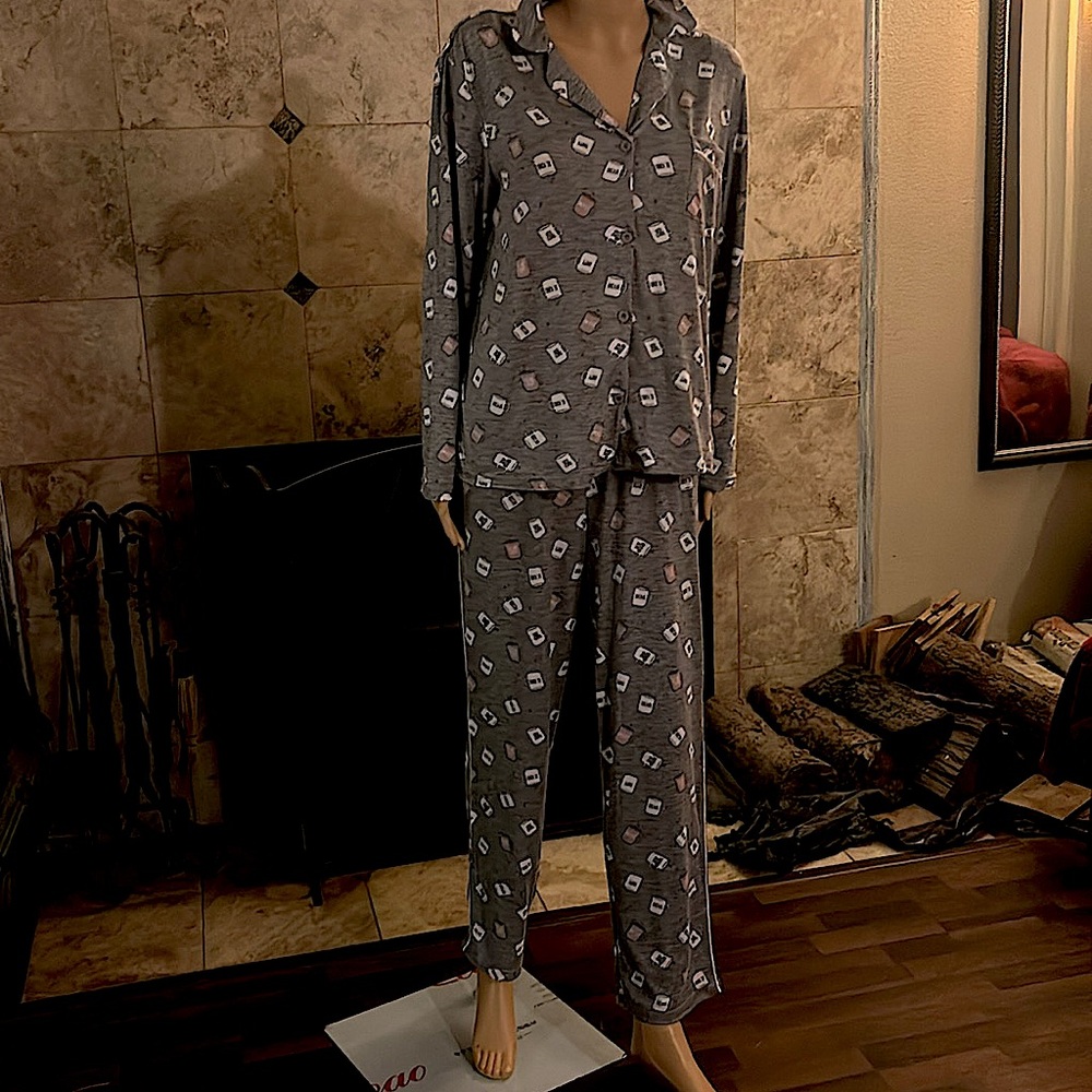 Rae Dunn 2 piece pajama set